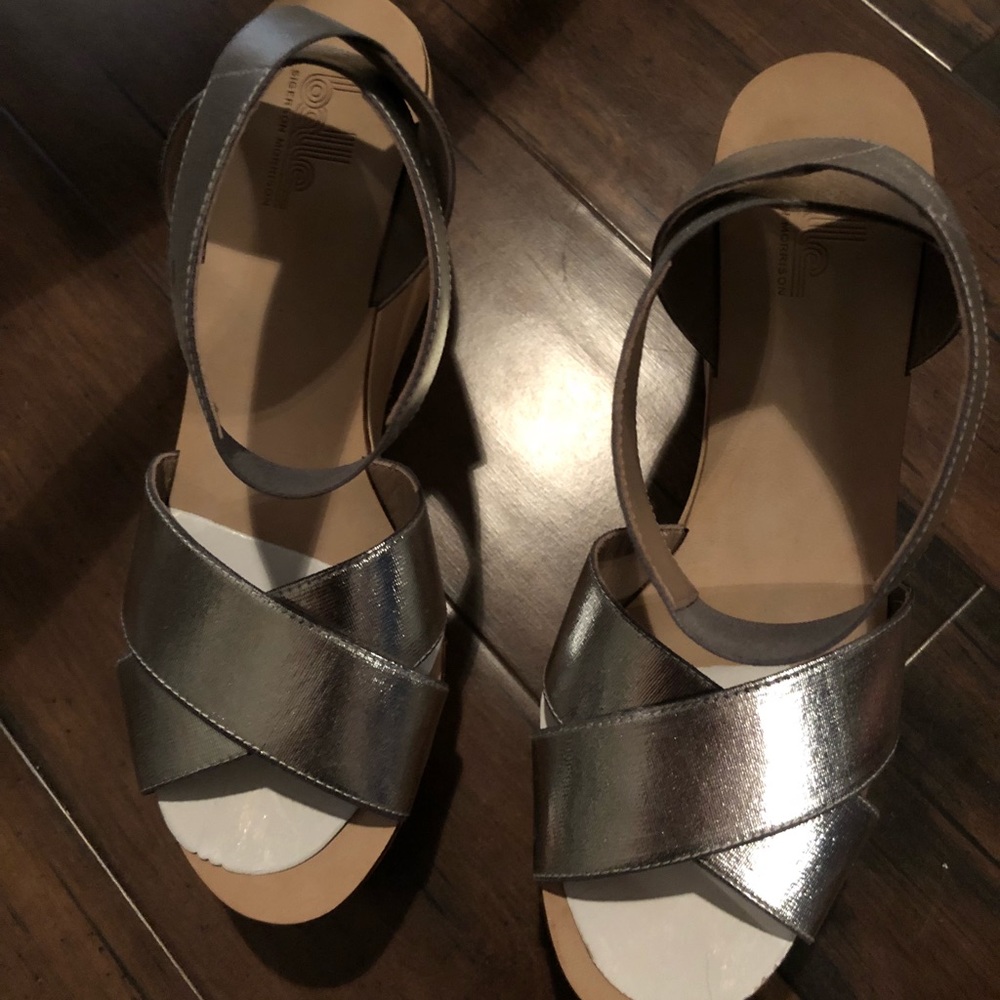 Belle by SIGERSON Morrison silver wedge sandals